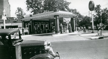 Gulf Oil Station, corner of Murray and 5th Streets, Alexandria, Louisiana, September of 1940, from the Newcomb Photograph Collection